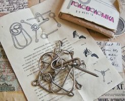 Был такой набор. Как то младший братишка, на 6 лет меня младше, когда ему было года три, сильно на меня обиделся. Пошел достал набор, притащил и говорит, что сейчас тебе голову буду ломать, но смотрит на него и не поймет КАК 
Набор то назывался ГОЛОВО ЛОМКА.