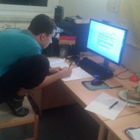 Когда написание диссертации подходило к концу, а ноутбуков еще не было, чтобы хотя бы на диван переходить полулёжа печатать, и не такие позы принимала на стуле))