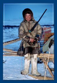 Уважаемые диванные эксперты безапелояционно утверждающие что ребенок с ружья стрелять не смог бы. Изучите пожалуйста хотя бы охотминимум. Так и называется книжка Охотничий минимум. Там познавательно описано, что такое калибр, какие бывают, вес ружей, дульная энергия, а уже потом делайте заключения свои........сраные.
Чтобы вы понимали, у меня 12 калибр, с 410 могу стрелять на вытянутую руку.