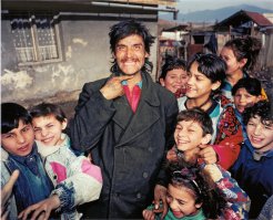 Ой нанэ, нанэ, они ведь тоже индусы в некотором роде, только их касту выгнали с территории индии.