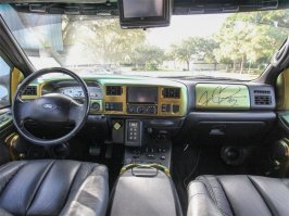 А куда левую ногу то ставить, прямо на динамик?)