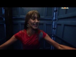 В Москве все настолько плохо с погодой, что даже биотуалеты пытаются спрятаться от дождя