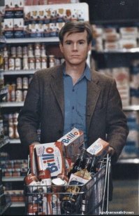 3-я фотография Энди Уорхол в супермаркете Gristedes в Нью-Йорке, 1965 год. Мемфис ни при чём.