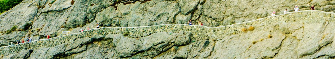 Это Новый Свет в Крыму. Тропа Голицына. Здесь и снимали часть фильма.