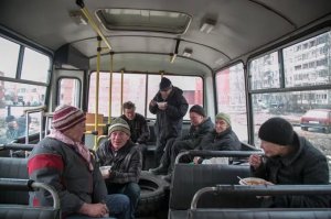 Подогнать старый автобус к любому вокзалу и через неделю получится ШИКАРНЫЙ дом))))