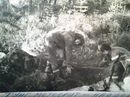 Извините за качество - 1988г. В 30м от избушки Кулика, в кожаных штанах - я.