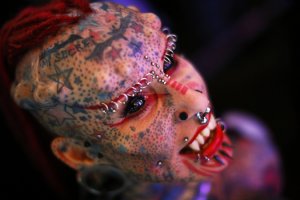 Некоторые люди стремнее монстров ))