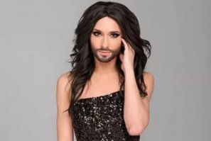 Времена меняются, меняются моральные нормы и сейчас многие не могут понять почему молодежь 60-70 с презрением и отвращением смотрела на безвкусно расфуфыренных тунеядцев?
 Ну как мы сегодня смотрим на лгтб- кончит и прочих всяких пи@оров ...интересно, наши внуки тоже будут недоумевать с нашей "ограниченности"?