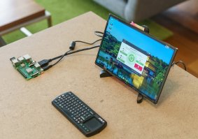 Не Малина наверное нам больше подходит
(фотка с нитернета)
Вот и интересно там плата с процем обязательна или на модуле с тачем свой процессор обработки