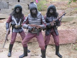 Об этих заклченных полнометражный фильм даже сняли)))