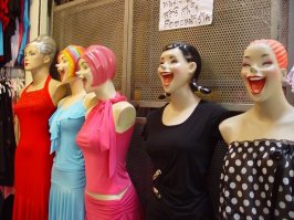 Манекены тоже умеют веселиться))