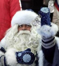 а вы в курсе что он главный Дед Мороз был! Когда в 1990-х годах в Великом Устюге появилась официальная резиденция Деда Мороза, должность главного Деда Мороза страны тоже стала официальной. Занять такой высокий пост не мог случайный человек. К тому же требовался актер крупный не только в смысле таланта, но и в смысле физических габаритов, с мощным мужским голосом и обаянием.
Назаров, человек верующий, на исполнения роли Деда Мороза, которого он считает языческим персонажем, испросил благословения у Патриарха. Глава РПЦ счел подобную роль делом благим, и в России появился первый Дед Мороз, имеющий официальное благословение от церковного первоиерарха.

По всей видимости, Дед Мороз поспособствовал и развитию карьеры Назарова в целом. Вступив на высокую должность новогоднего волшебника, он стал чаще появляться на экранах и в  гражданском  обличье в качестве ведущего популярных кулинарных шоу. А в 2011 году Назаров исполнил в кино роль ни кого-нибудь, а президента России Бориса Ельцина.

В отличие от предшественников, Назарову как Деду Морозу пришлось несладко   журналисты раскрыли его инкогнито и стали донимать вопросами о его новогодней роли. Актер, впрочем, отвечал, что на самом деле он, конечно, не Дед Мороз, а его самый близкий помощник.