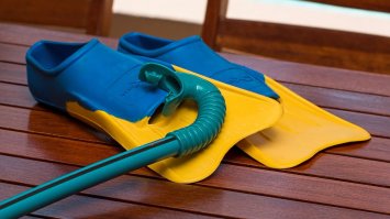 я помню в начале 90-х с китая начали носки завозить. вот они реально были как с рулона. такое чувство что они наугад отрезали кусок и с одной стороны ровно зашивали а-ля ласт