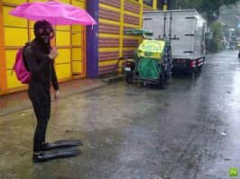 а мы вот от дождя))