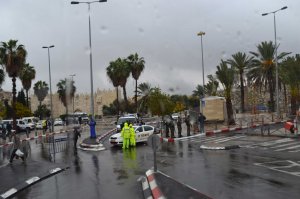 Может не оттуда, а туда. Но дороги были перекрыты в ту сторону. Как-то вот так это выглядело.