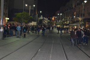 Центральная улица Иерусалима Яффо ночью.