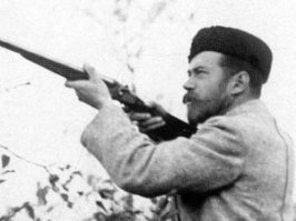 Что-то я поначалу в нем нашего Николая II в брутальном варианте узнал. 
А вот Логан как-то и на третий раз не проступил.
Не, ну что-то есть, но Николаши больше.