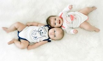 А чем вам не понравились ромперы? Я вот помню, когда они появились - была всеобщая радость. очень ведь удобно подгузники менять!