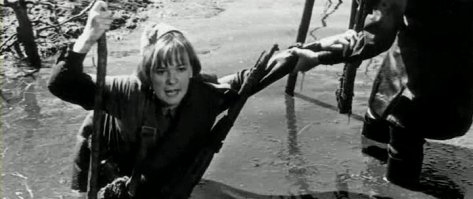 Чем дальше мы от войны (по времени) - тем хуже получаются фильмы. Классика! Некоторые моменты навсегда в памяти отпечатались!