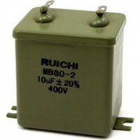 Был у меня примерно вот-такой конденсатор, заряжал его в розетке и бил всех током.