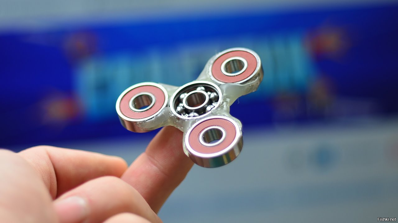 Интересно, как его дети крутить будут, если он даже у папы в руке с трудом помещается? Вроде спинеры - миниатюрные изделия, а тут какой-то пропеллер для Карлсона .