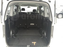 Вот мой сарай , брал 1.5 года назад за 650 т.р.  Хз какой обЪем при сложенных сидениях, раза в три-четыре примерно больше чем у всех остальных. Расход по трассе 8 , по городу 10, 2 литра 150 лошадей.