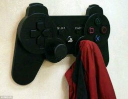 Немного занудства: это не Xbox, a Sony Playstation.
А полочка а-ля Пакман очень понравилась.