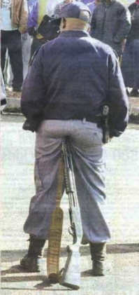 При отсутствии патрона в патроннике-абсолютно безопасно...хотя технику безопасности никто не отменял...