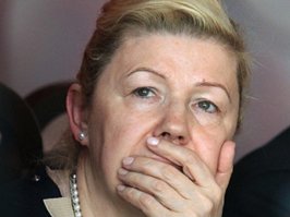 Мама сделала пирсинг годовалой дочери для привлечения внимания в Сети