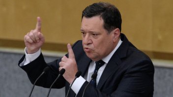 Обычно критично отношусь к СМИ, но когда на дебатах перед последними парламентскими выборами это рыло заявило примерно следующее: Если мы, богатые, будем платить бОльший процент налогов, то вам, бедным, от этого лучше не станет - поверил ему сразу.