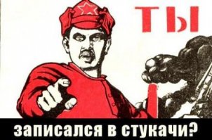 Хозяйка выясняет у собак, кто нагадил на кухне