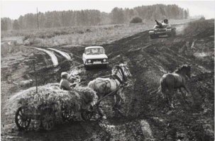 Какова очередность проезда на перекрестке?))