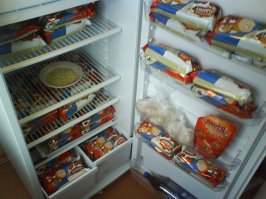 Б.л.я.т.ь,лучше бы на эти деньги кур купили(на крайняк запчастей куриных) с яйцами и макарон дешёвых--дольше и сытней питались бы,при наличии фантазии!!!!!!!!!!!!!!а этой х.е.р.н.ё.й сыт не будешь!!!!!!!!!!!!!!!!!!!!!!!!!