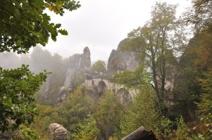 В Цзянькуньчжу не бывал, но похожие виды вспоминались при посещении Саксонской Швейцарии и скального комплекса Бастай.
