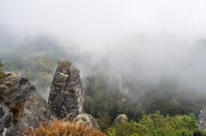 В Цзянькуньчжу не бывал, но похожие виды вспоминались при посещении Саксонской Швейцарии и скального комплекса Бастай.