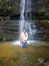 А это мы с младшеньким купаемся в водопаде в Голубых Горах. Жара была за 40 градусов,а вода ледяная.Непередаваемое ощущение.