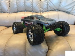 Первые 40 лет в жизни мальчика самые тяжёлые (С)

Тоже люблю р/у машинки, только более шустрые.
1. HPI Savage FLUX 1:8 (4wd)
2. Traxxas Rustler (тюнинг везде и по кругу) 1:10 (2 wd)
3. Traxxas Rally с колесами от Slash 1:16 (4 wd)