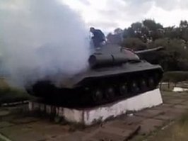 Блин, да Россия единственная страна, которая только памятниками может пол-Европы захватить!