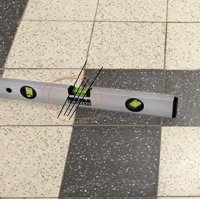 Правый край поднять надо(Судя по пузырьку)

ЗЫ
Я уже просто стебусь.
А так 5 за юмор