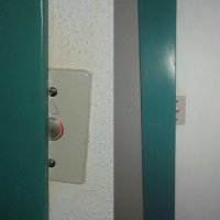 Псст, парень. Не хочешь немного покататься на лифте?