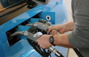 Фильм "Каникулы" 2015г. Вот там монстр, так монстр... 
Wagon Queen Family Truckster
В основе Tartan Prancer лежит минивэн Toyota Previa. В 1983 году Truckster состоял из кучи деревянных панелей и фар, но современный его прототип будет оснащаться всеми модными прибамбасами 21го века. Держатель для бокала Мартини, зарядное устройство, мониторы, и даже фонтан. 
Во втором видео показано сравнение Honda Odyssey и Tartan Prancer. Если вы понимаете английскую речь, то я настоятельно рекомендую вам его посмотреть.