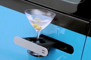 Фильм "Каникулы" 2015г. Вот там монстр, так монстр... 
Wagon Queen Family Truckster
В основе Tartan Prancer лежит минивэн Toyota Previa. В 1983 году Truckster состоял из кучи деревянных панелей и фар, но современный его прототип будет оснащаться всеми модными прибамбасами 21го века. Держатель для бокала Мартини, зарядное устройство, мониторы, и даже фонтан. 
Во втором видео показано сравнение Honda Odyssey и Tartan Prancer. Если вы понимаете английскую речь, то я настоятельно рекомендую вам его посмотреть.