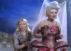 Двоешники! В Золушке волшебницу играла не Жеймо.