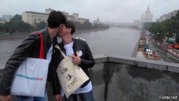 да не, олехан один не останется..глянь какие у него шикарные сторонники