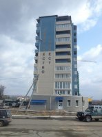 столб стену подпирает?