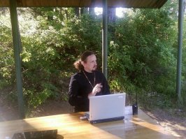 рация по моему для прямой связи с богом