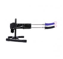 Единственное разумное объяснение тому, что она к продавцу припёрлась скандалить голой, это если машина была какая-то такая: