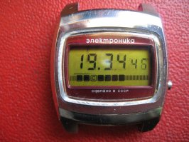 Покупал такие где-то в начале 80-х, только не красные, а серого оттенка. Стоили довольно дорого.