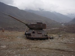 28 и 31 один и тот же танк в разное время в Афганистане.