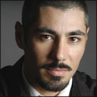 Известных актеров было в этом фильме гораздо больше. Жаль автор не заморочился до конца. Мир праху Биллу Пекстону..